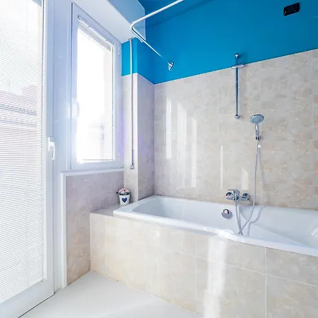 Appartement 1 *